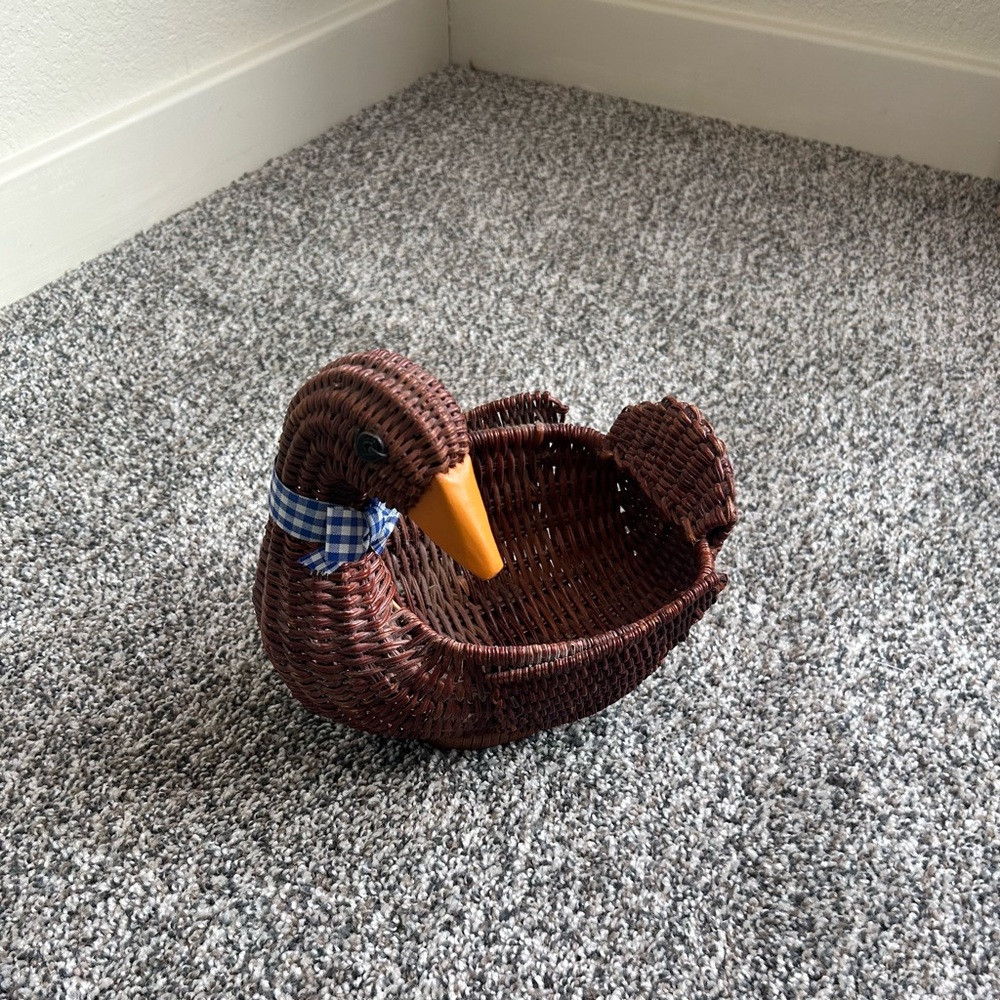 Vintage Wicker Goose Basket • 80s Country Cottage Decor • Farmhouse Duck Basket